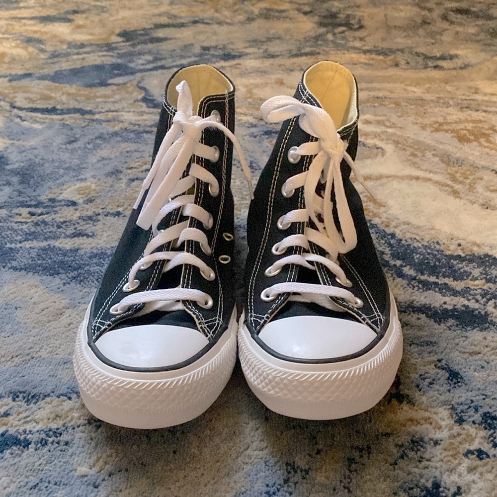 New converse never been worn, black, size 8.
